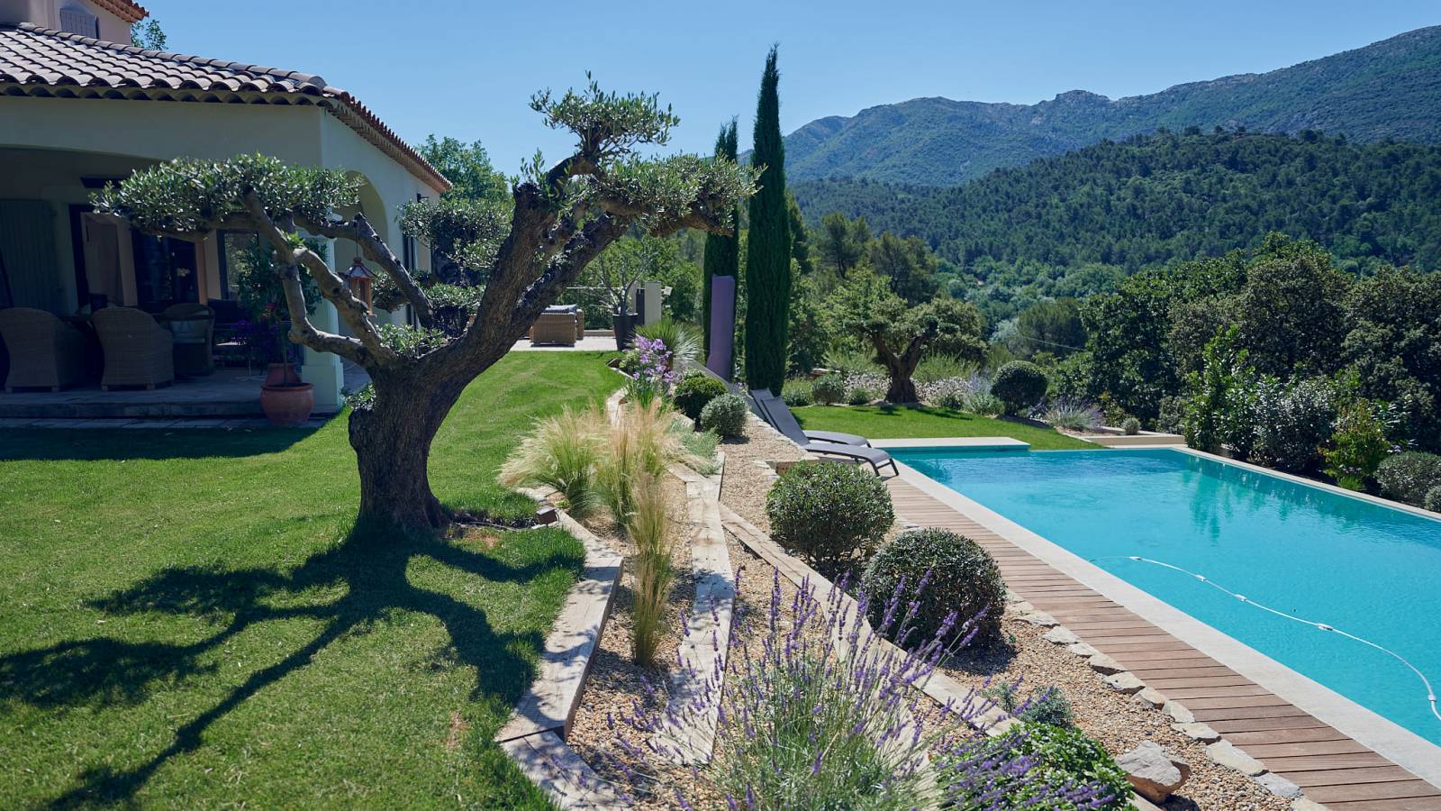 Aménagement de jardin méditerranéen au pied de la Sainte Victoire