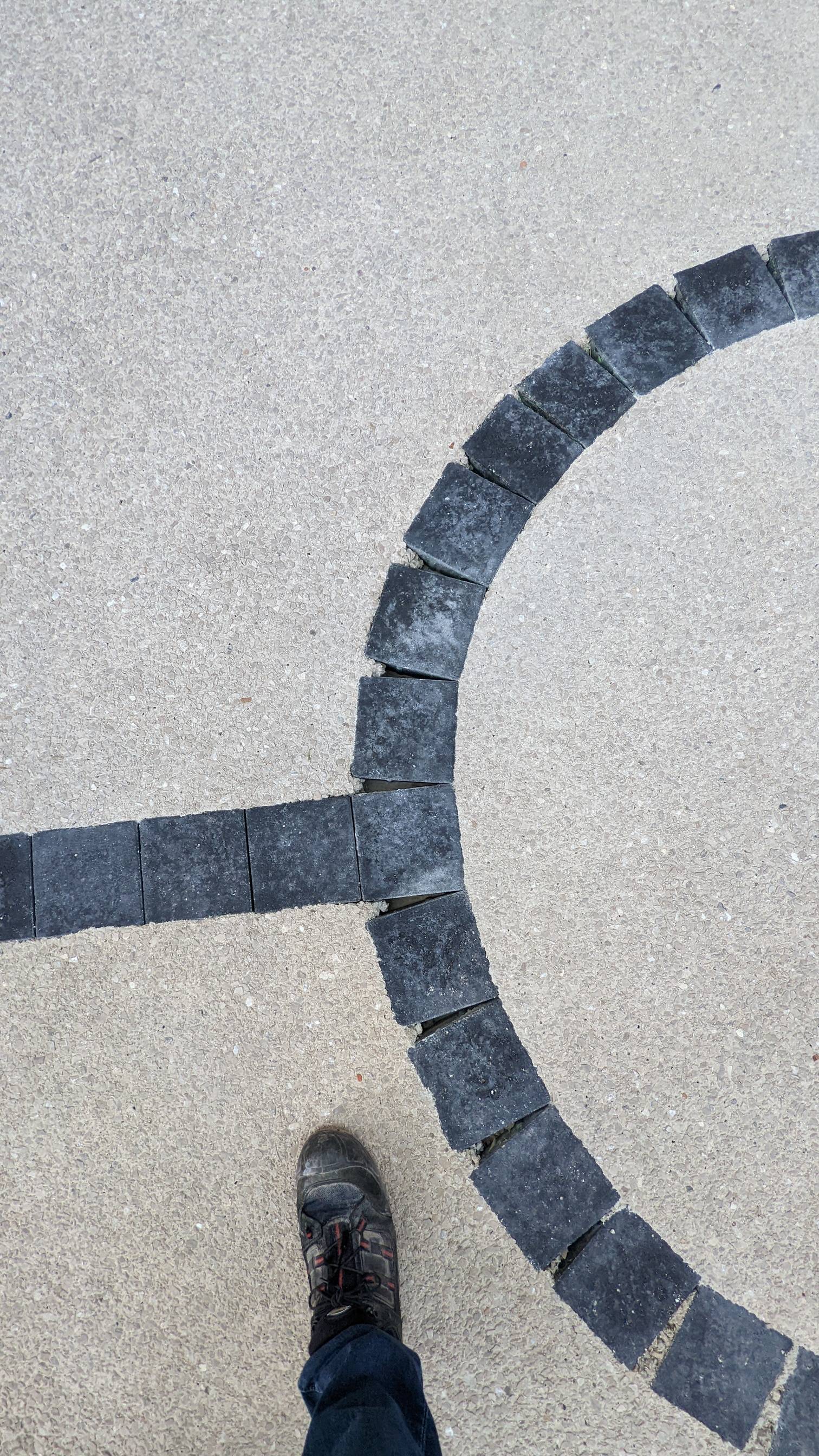 Béton désactivé beige et pavé 