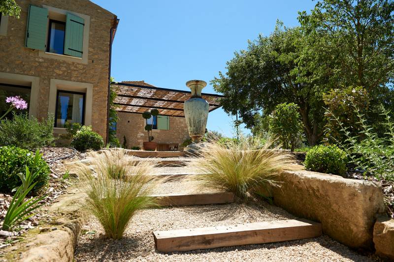 Entretien de jardin méditerranéen à Pourrières dans le var