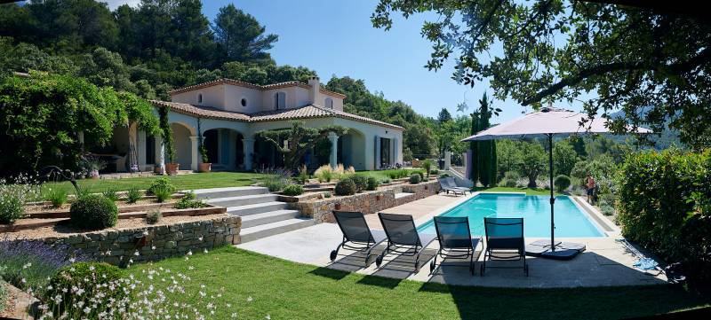 Aménagement autour d'une piscine Sainte Victoire