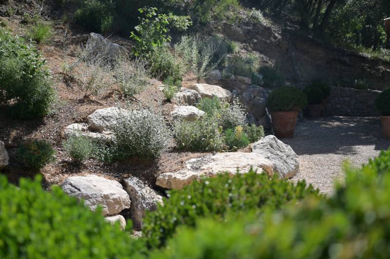 Aménagement d'un Jardin Sec à Jouques