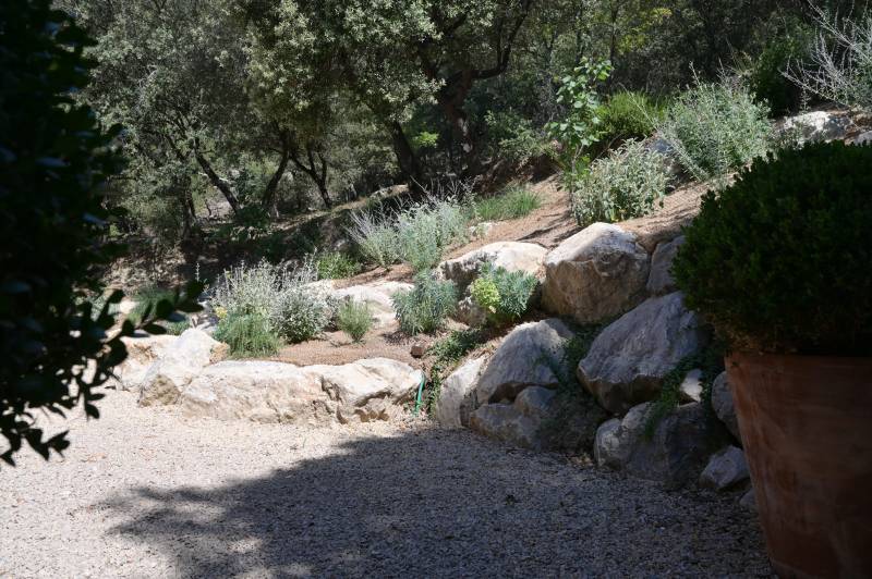 Aménagement d'un Jardin Sec à Jouques