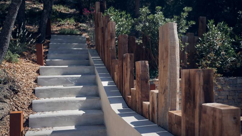Escalier en béton lisse Sainte victoire