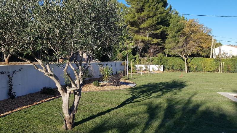 Réhabilitation des extérieurs d'une villa moderne à Eguilles en Provence