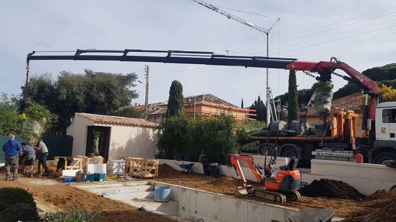 Plantation de végétaux méditerranéen à Peynier dans les Bouches du Rhône