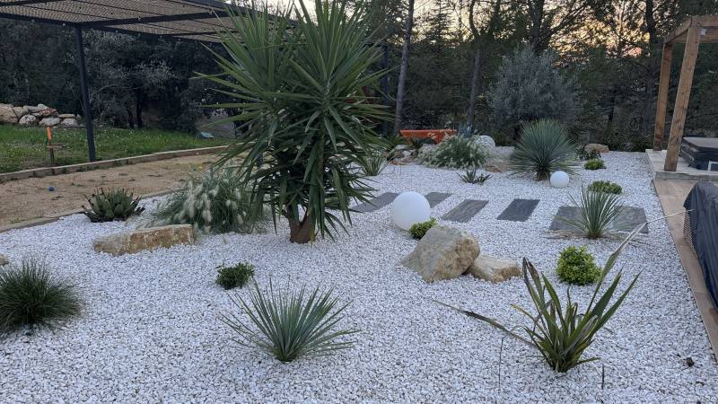 Jardin sec dans le var