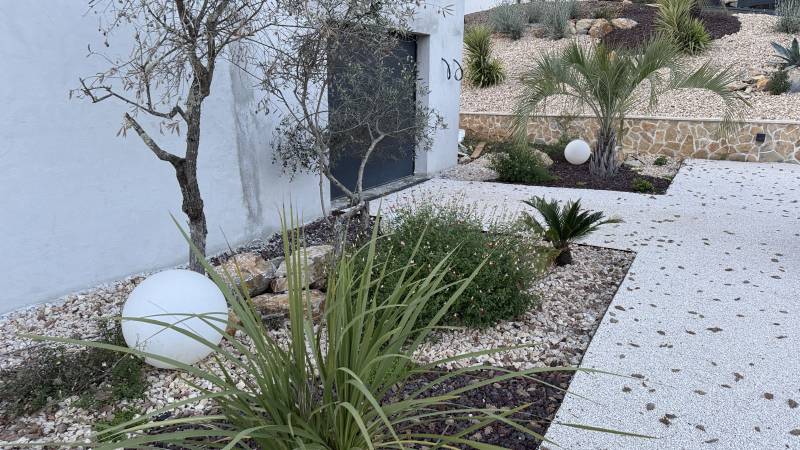 Jardin sans eau à Saint-Maximin