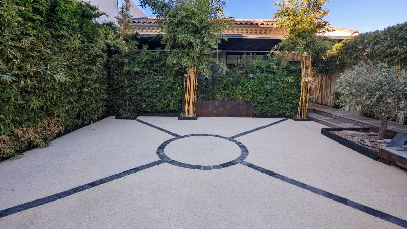 Béton désactivé cour intérieur 