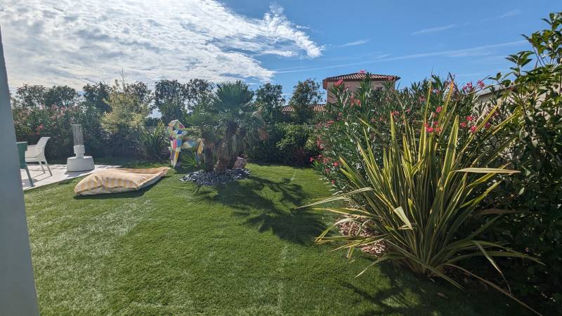 Aménagement des espaces extérieurs autour de la piscine, à Jouques dans les Bouches-du-Rhône