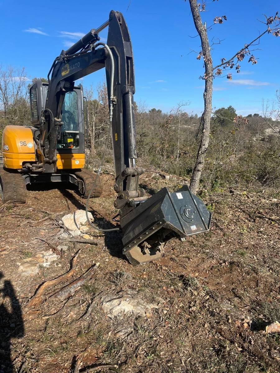 Débroussaillage à Jouques dans les Bouches du Rhône