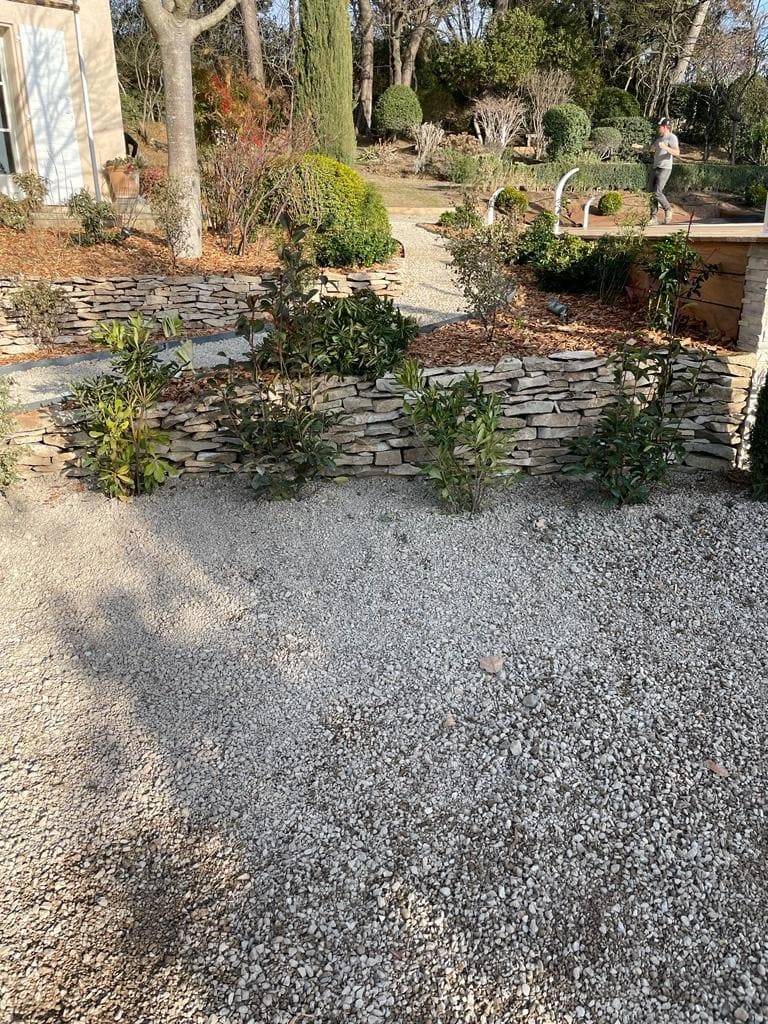 Réalisation d'un jardin à Jouques dans les Bouches-du-Rhône