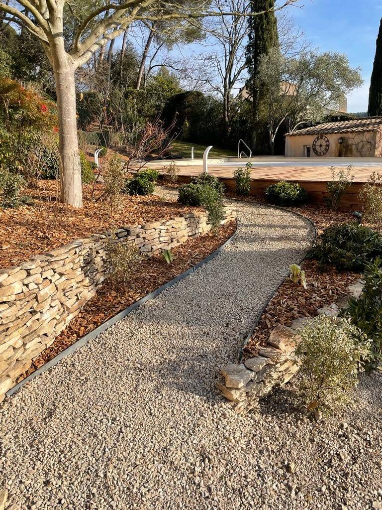 Réalisation d'un jardin à Jouques dans les Bouches-du-Rhône