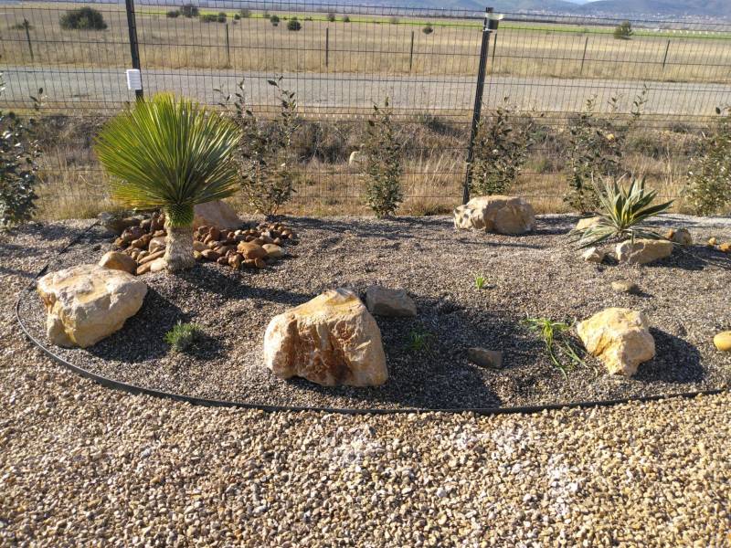 Aménagement d'un jardin à Vinon-sur-Verdon dans le Var