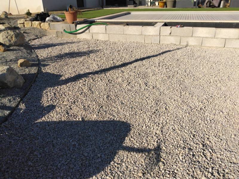 Aménagement d'un jardin à Vinon-sur-Verdon dans le Var