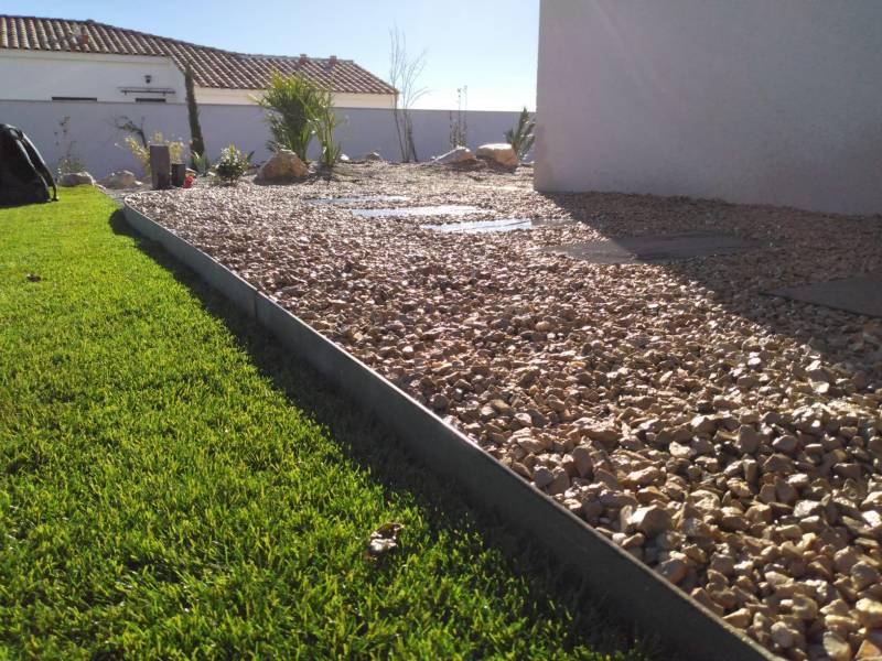 Aménagement d'un jardin à Vinon-sur-Verdon dans le Var