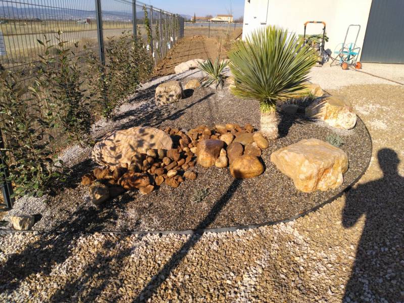 Aménagement d'un jardin à Vinon-sur-Verdon dans le Var
