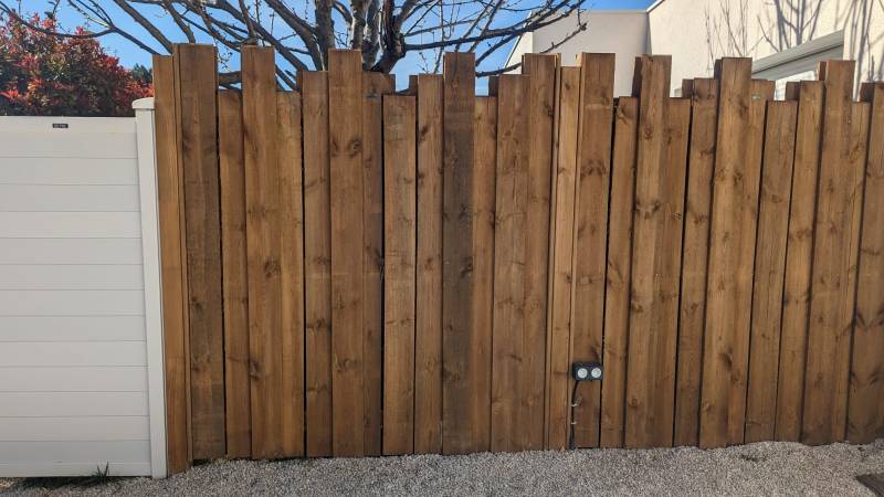Pose d'une clôture à Celony dans les Bouches-du-Rhône