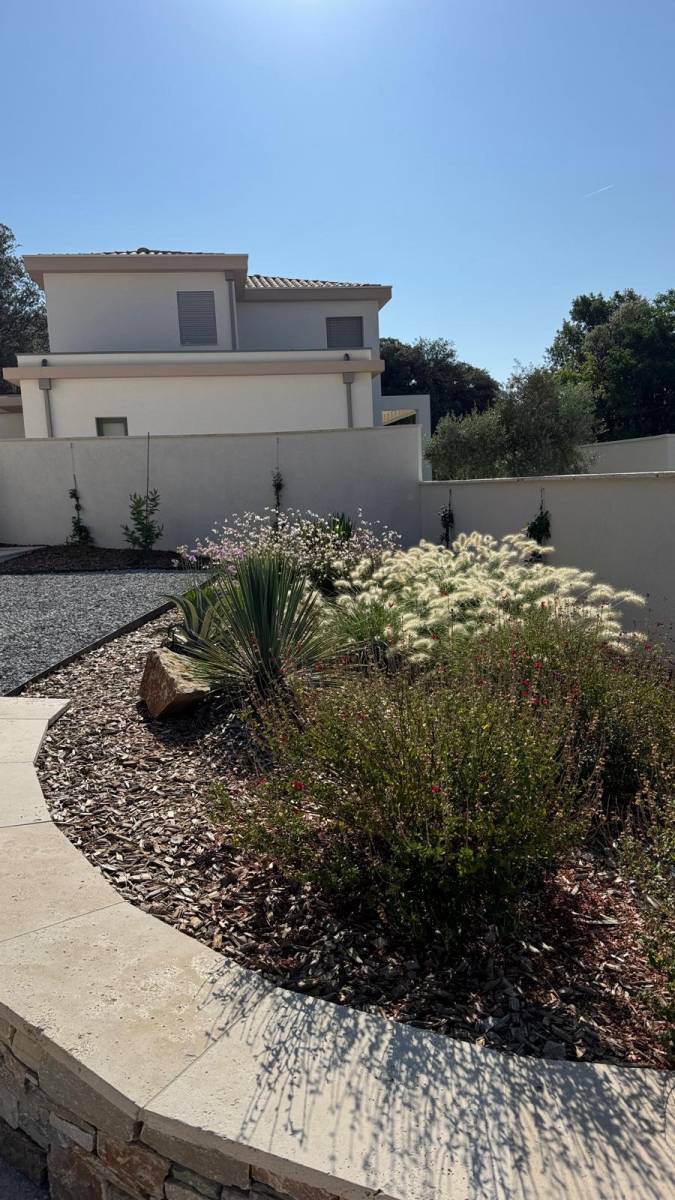 Aménagement Massif à Gréoux les bains dans le 04